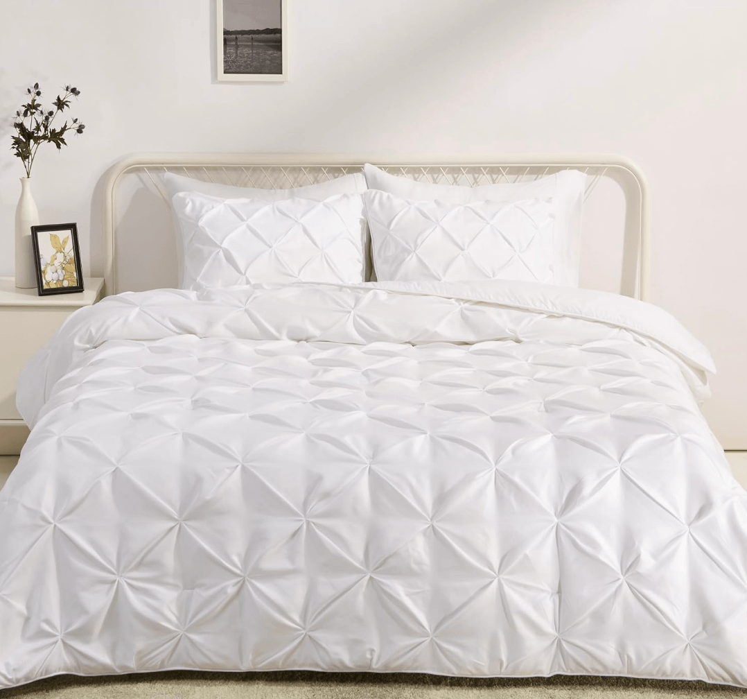 Amazon Basics Soft, Lightweight Down-Alternative Comforter Set, 3-Piece Pinch-Pleat Bedding Set with